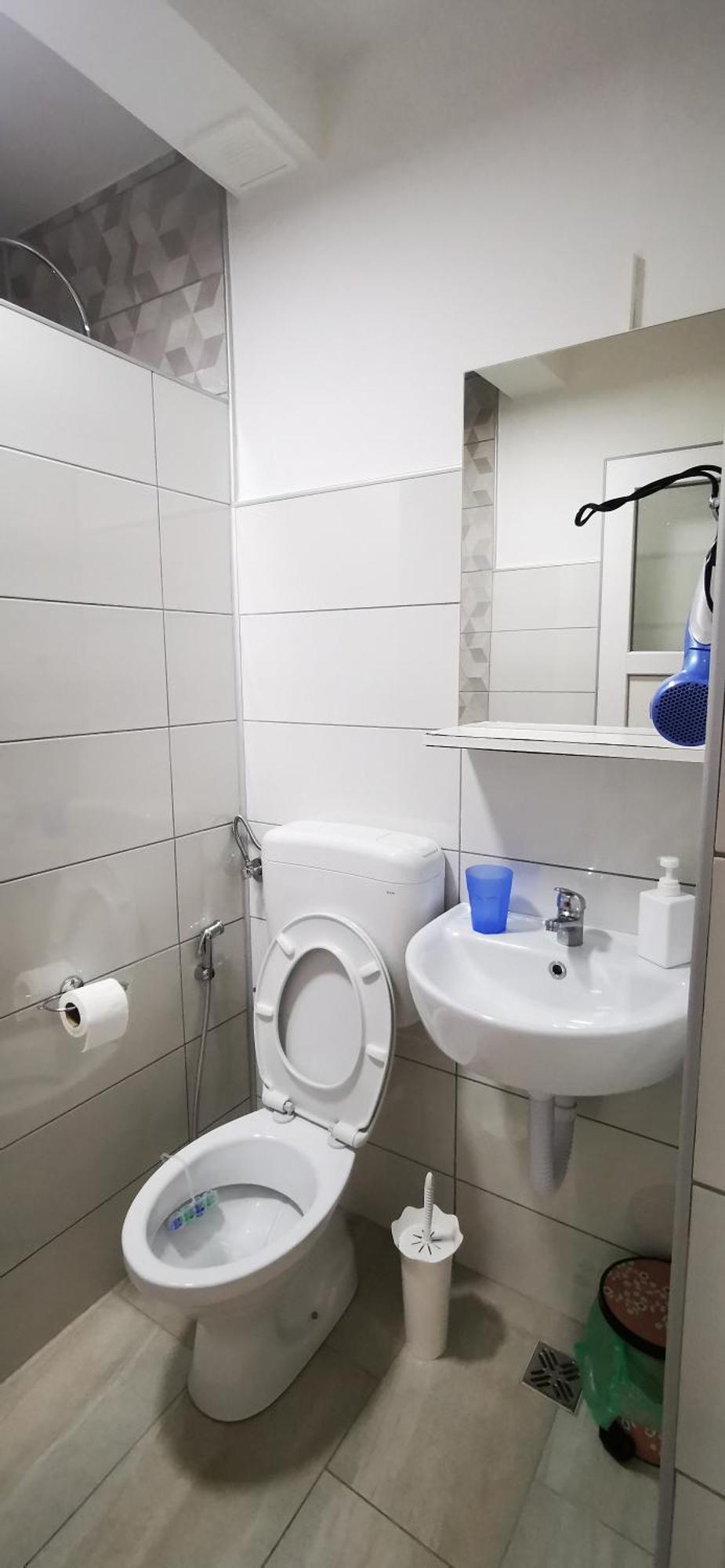 Rest & Recharge 4Bdr Apt- Free Parking, Ac & Garden Сараево Екстериор снимка