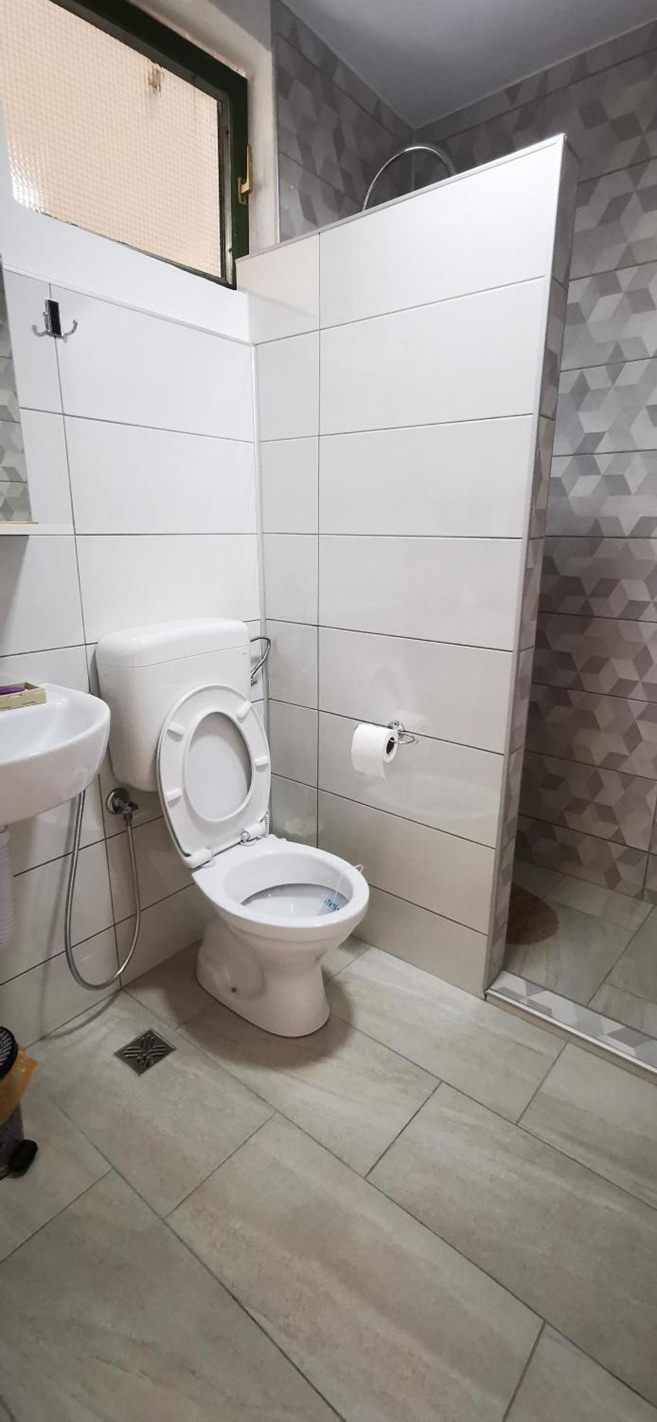 Rest & Recharge 4Bdr Apt- Free Parking, Ac & Garden Сараево Екстериор снимка