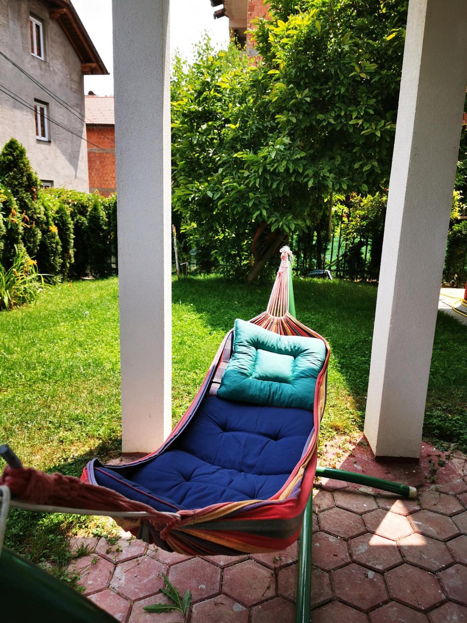 Rest & Recharge 4Bdr Apt- Free Parking, Ac & Garden Сараево Екстериор снимка