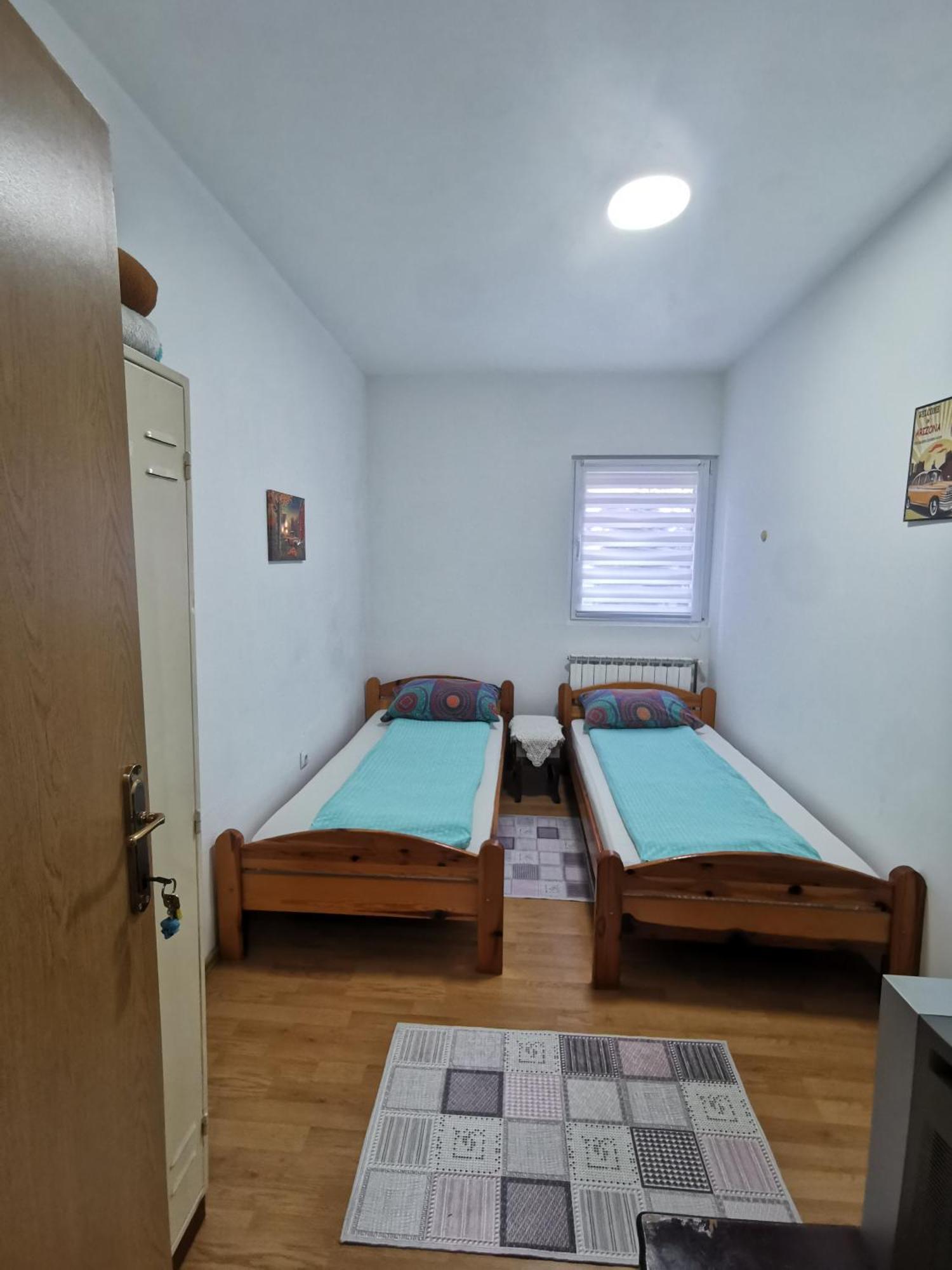 Rest & Recharge 4Bdr Apt- Free Parking, Ac & Garden Сараево Екстериор снимка