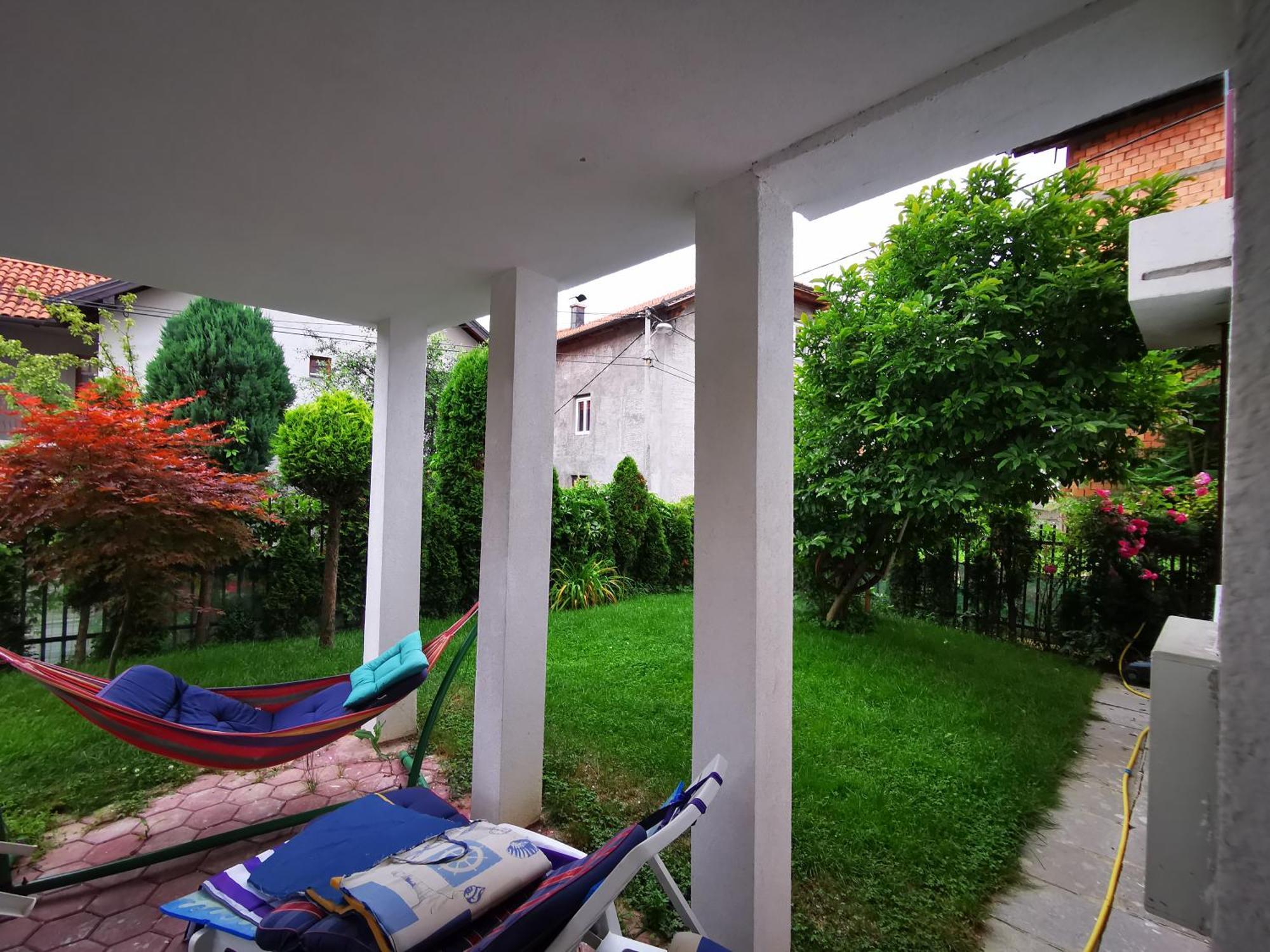 Rest & Recharge 4Bdr Apt- Free Parking, Ac & Garden Сараево Екстериор снимка